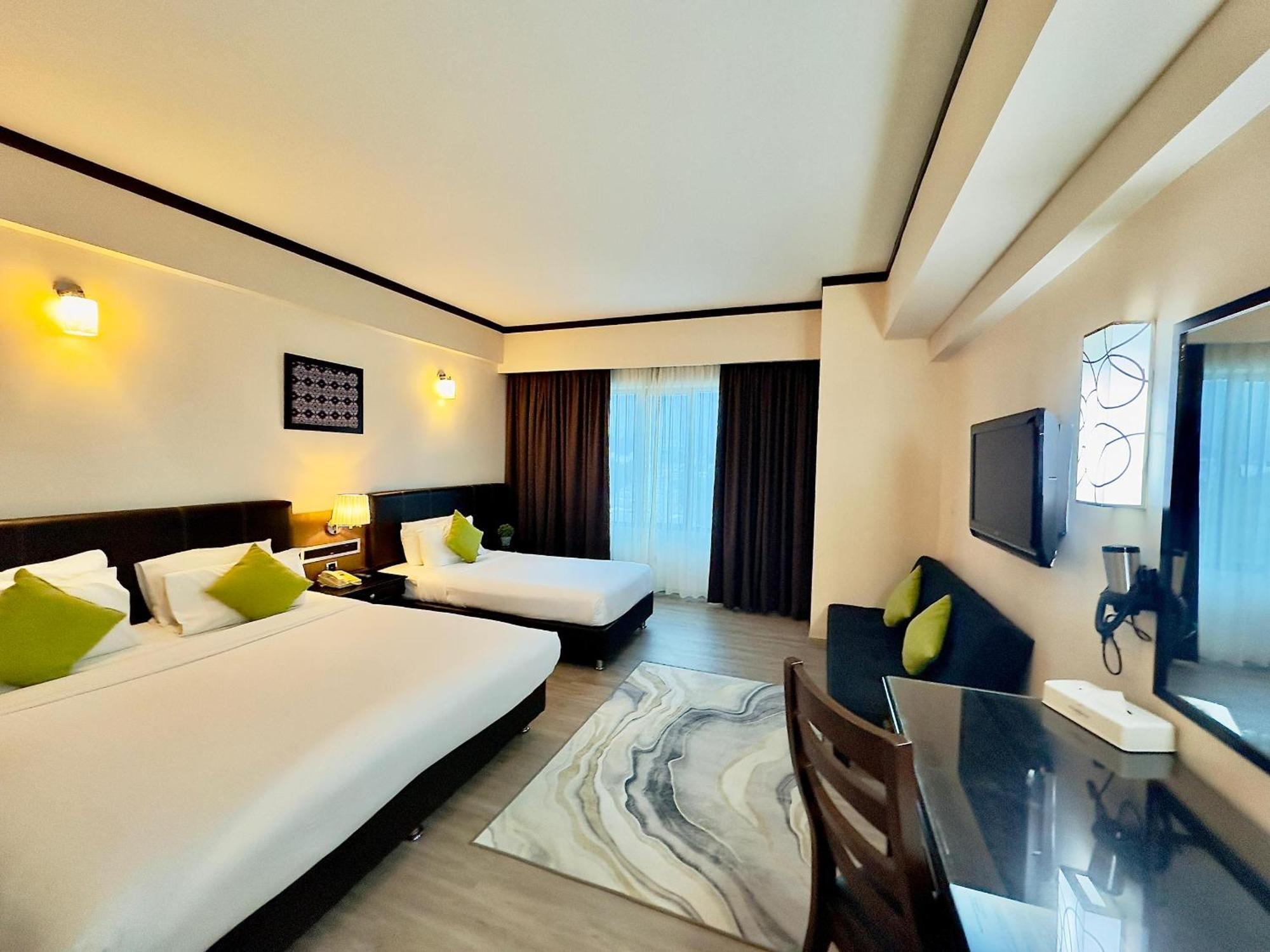 คินตา ริเวอร์ฟรอนท์ โฮเต็ลแอนด์สวีทส์ Hotel อิโปห์ ภายนอก รูปภาพ